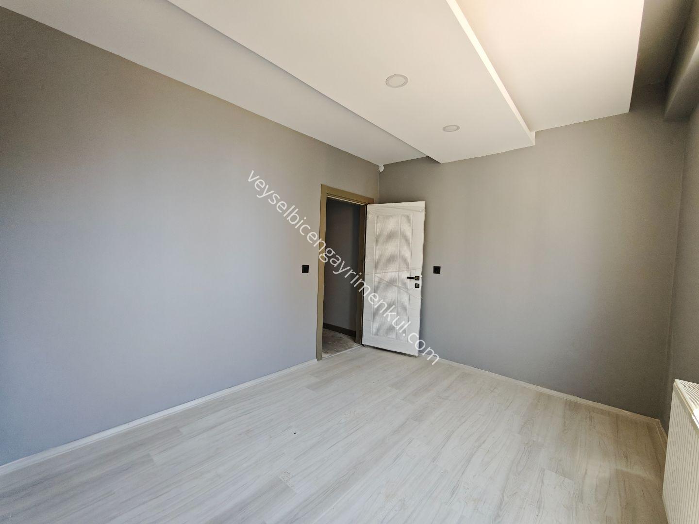 REFORM SİTESİNDE SATILIK 4+1 ARA KAT